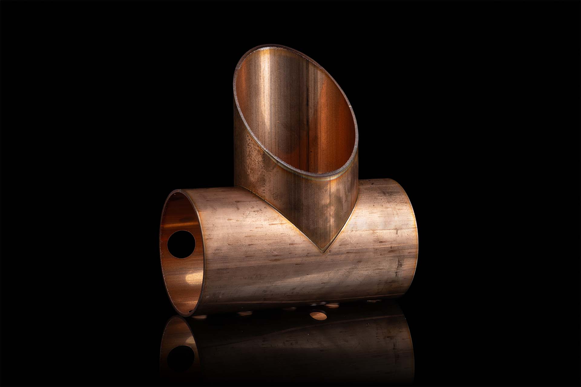 sample-copper-tube-cutting-black-background