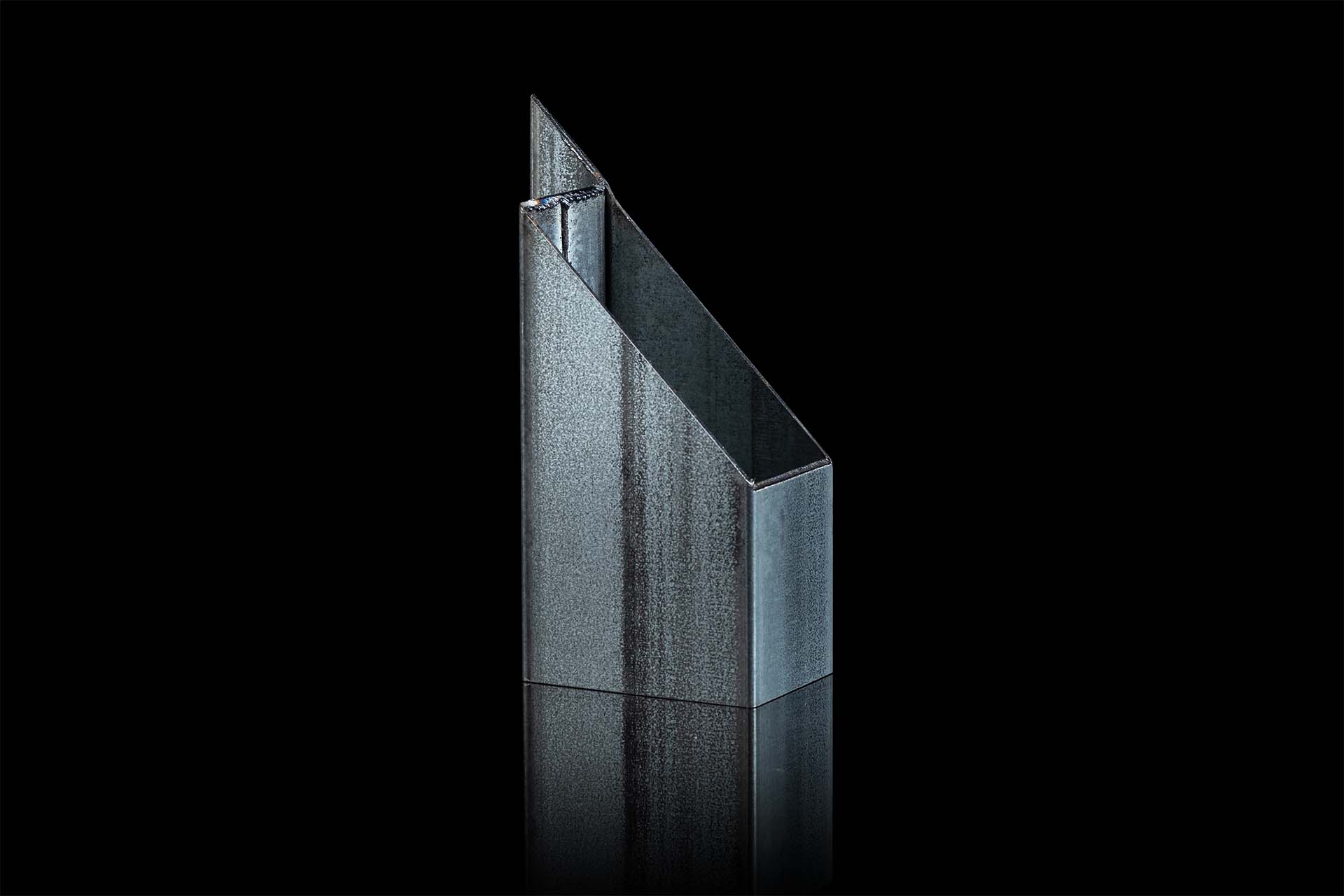 sample-metale-tube-cutting-black-background