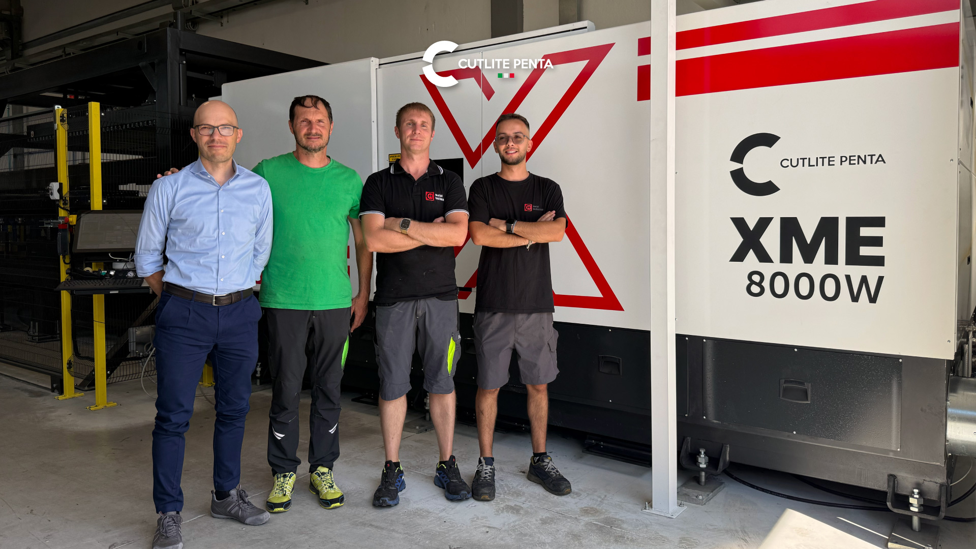 Four people posing in front of the Cutlite Penta XME 8000W laser machine at the C.M. Gronde plant