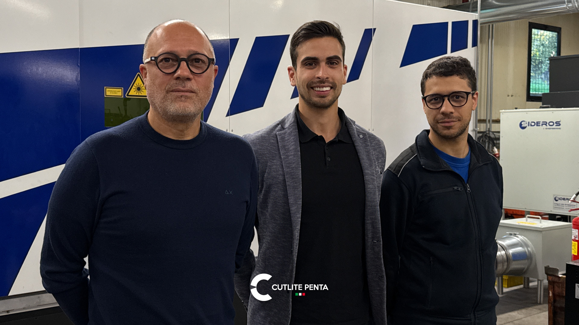 Gian Piero Bruschi di Fratelli Martinelli con Alessio Marrucci di Cutlite Penta davanti al sistema laser FAST