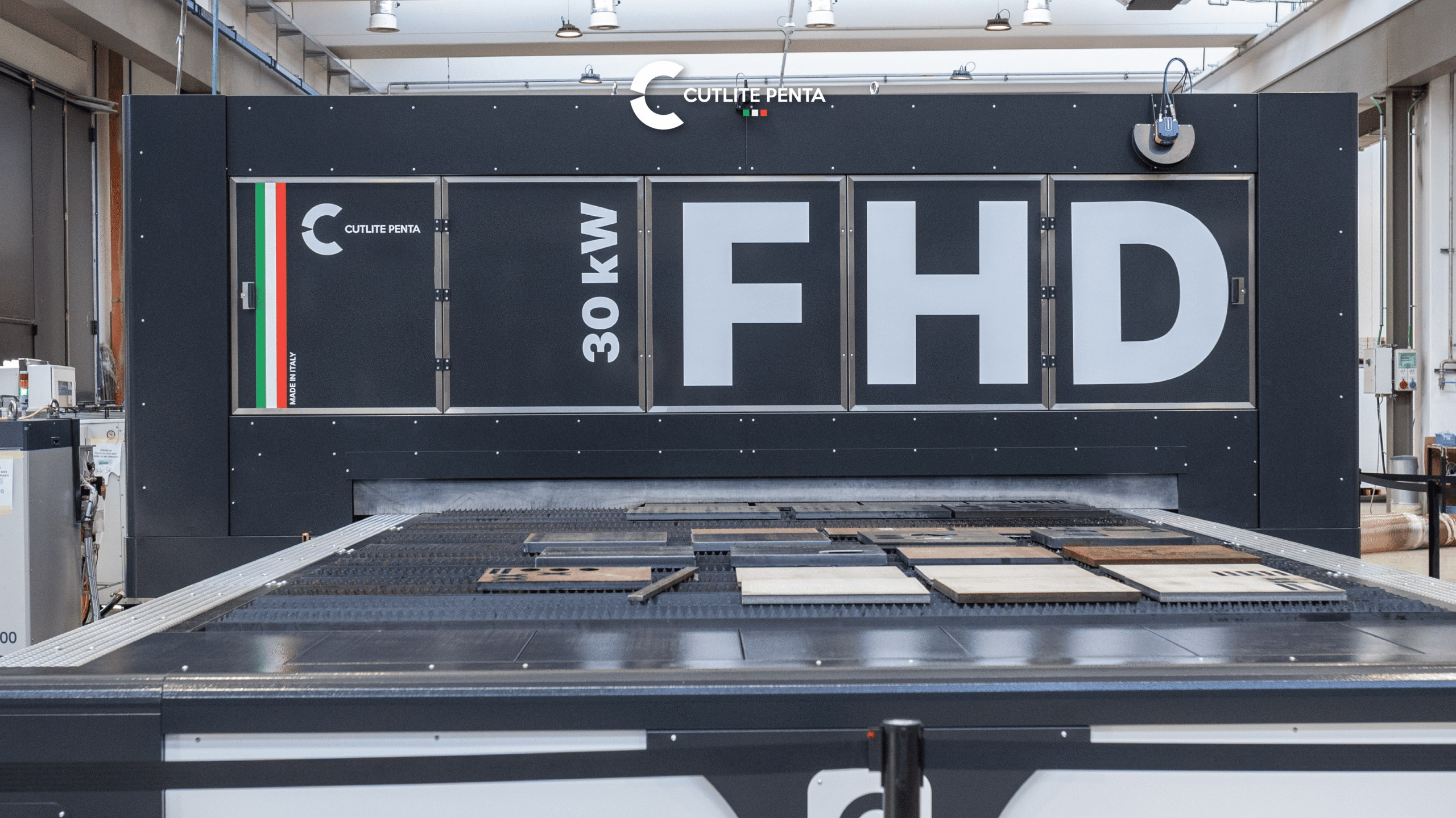 Sistema laser fibra FHD da 30 kW di Cutlite Penta al lavoro