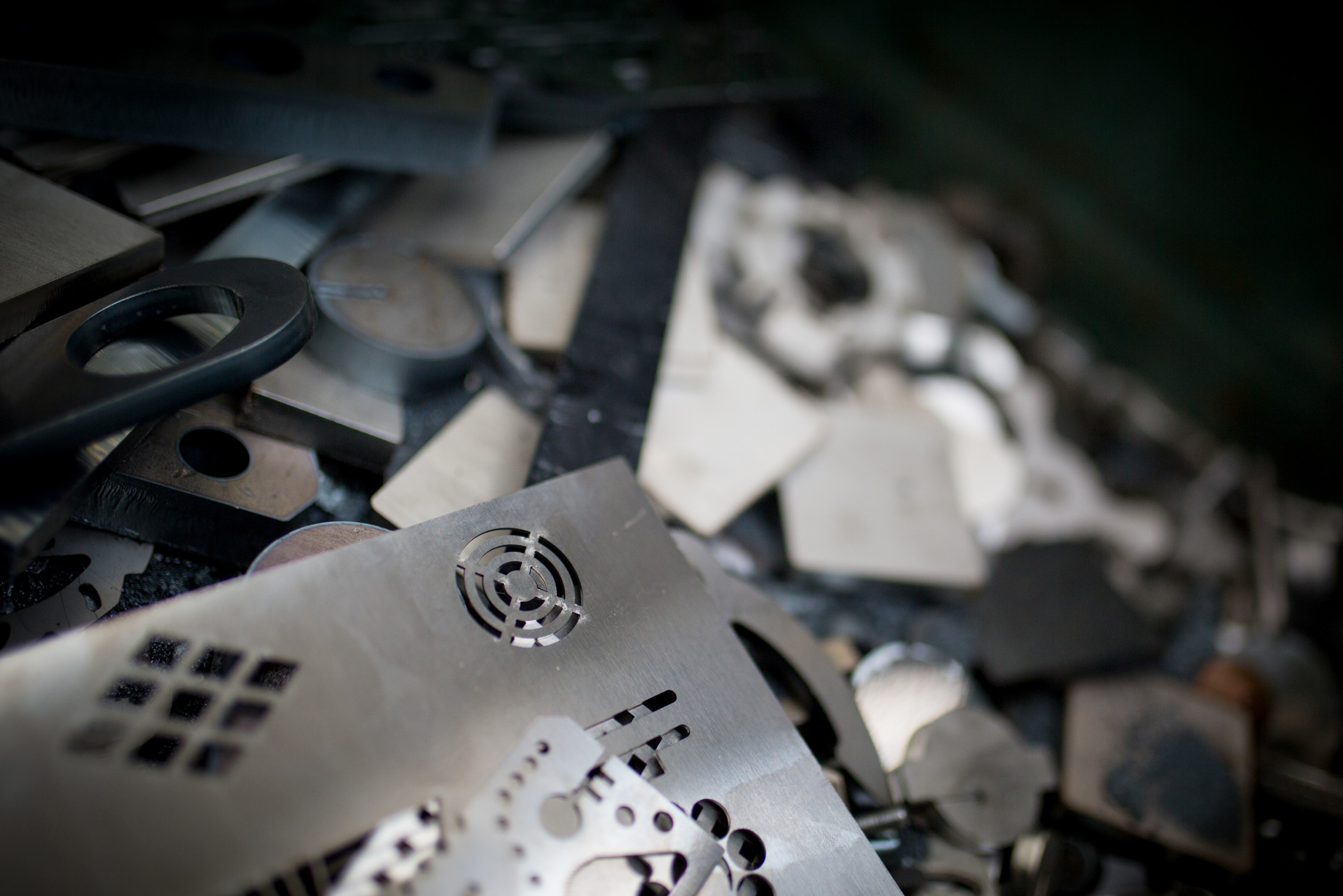 Des échantillons de métal découpés au laser fibre Cutlite Penta.