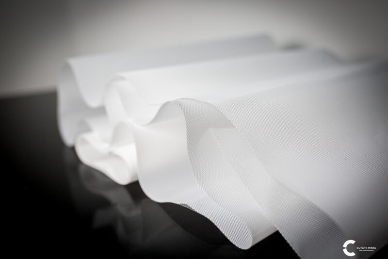 Plaque de plastique avec film de protection découpée au laser Cutlite Penta