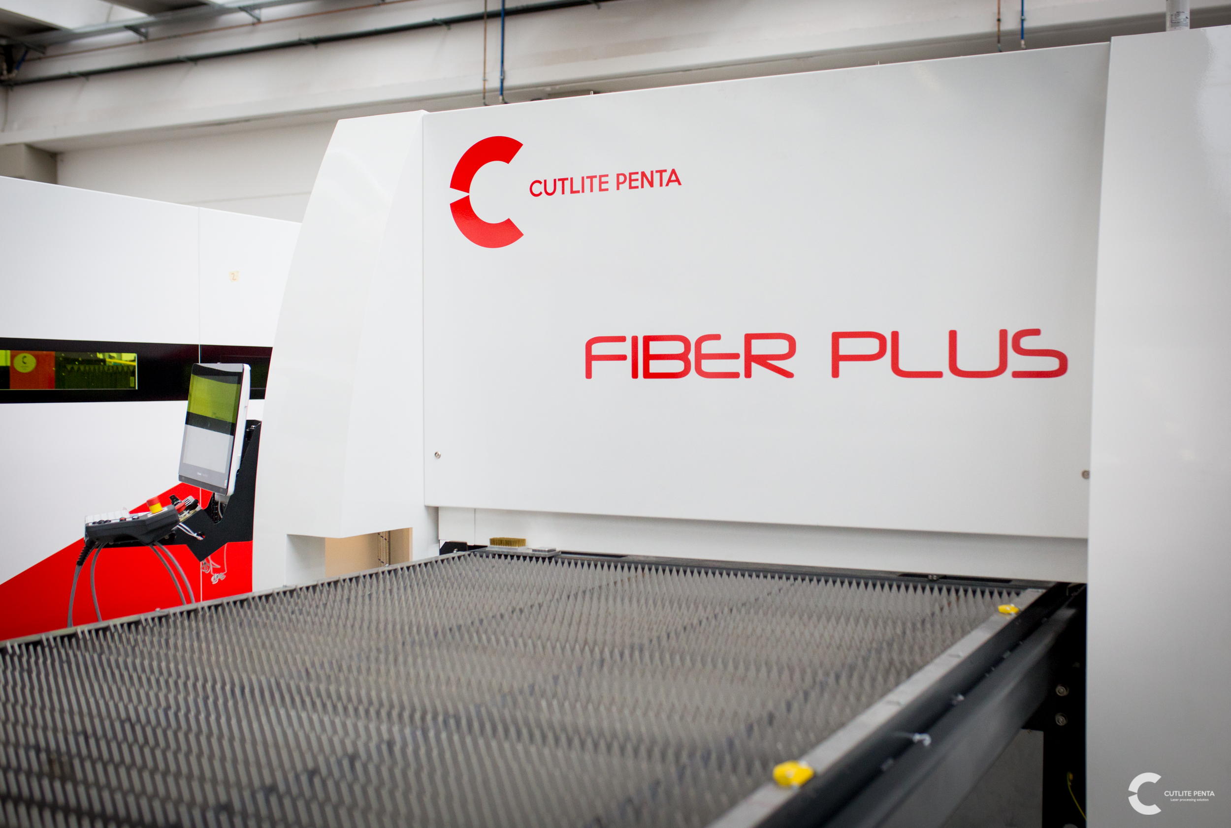Comparaison entre découpe laser et découpe plasma de la tôle avec Cutlite Penta