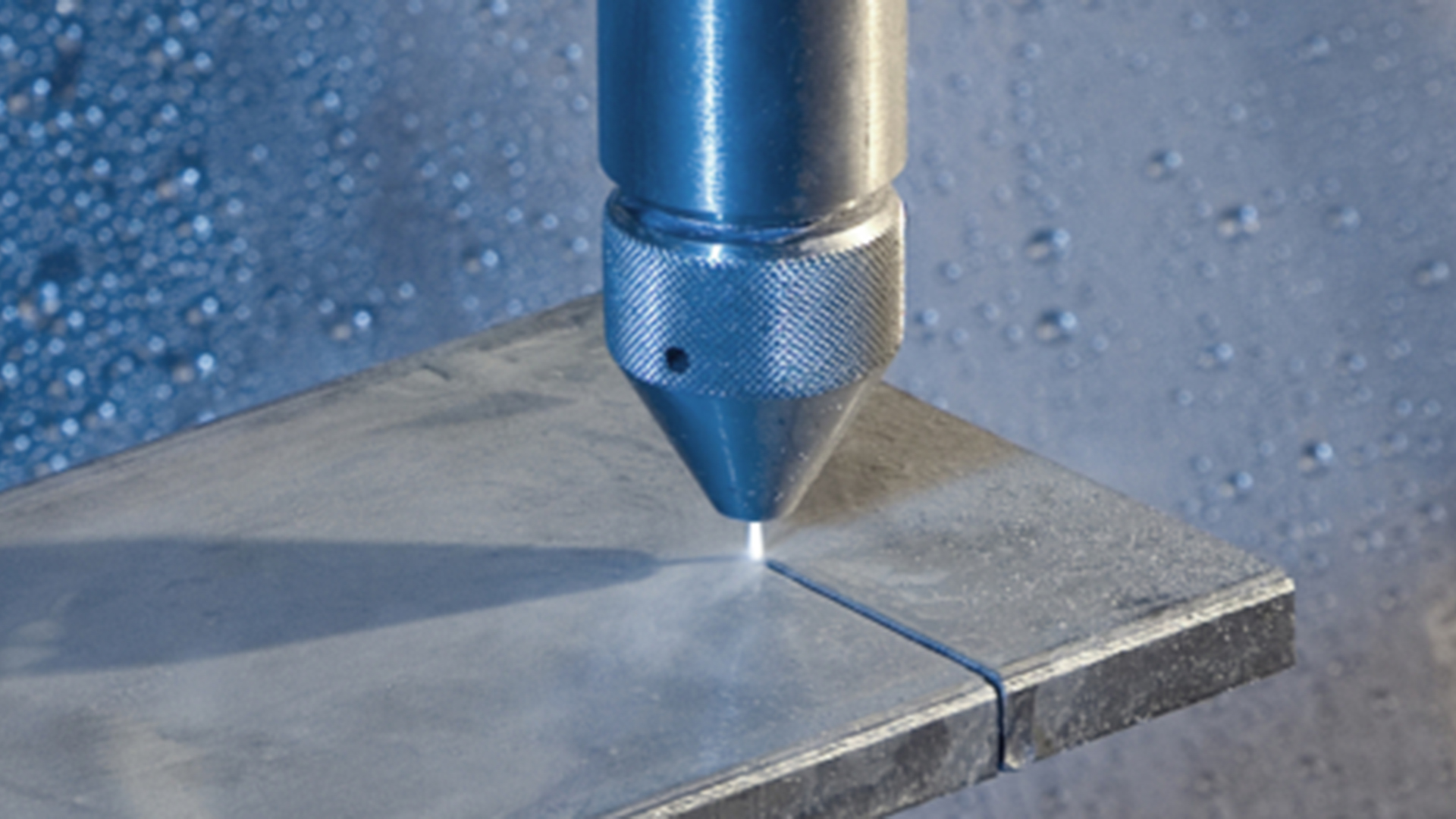Ein Waterjet-Wasserstrahlschneidsystem.