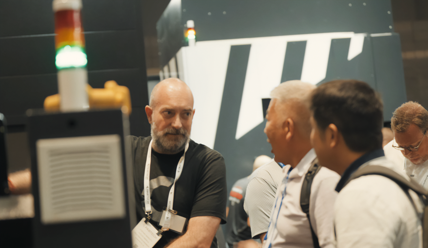 Stefano Mariotti, Techniker von Cutlite Penta America, vor einem FHD-Lasersystem