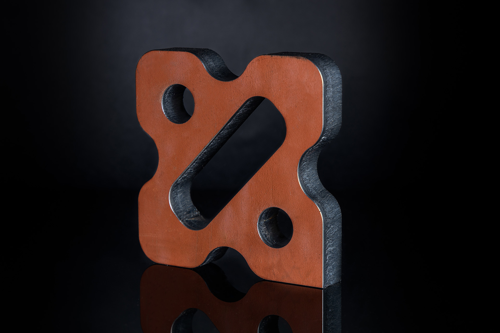 A Hardox sample cut with the fiber laser, with a clean linear cut.